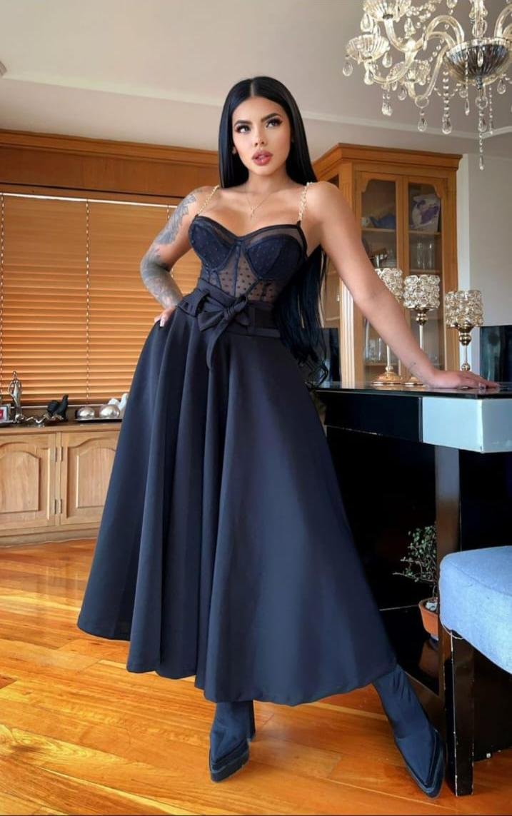 Falda rotonda corte A en scuba crepe-variedad de colores